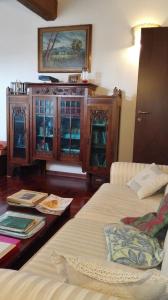 A bed or beds in a room at accogliente appartamento a Parma