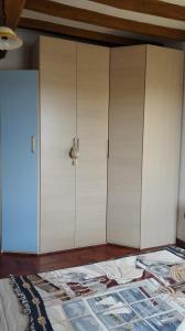 A bathroom at accogliente appartamento a Parma