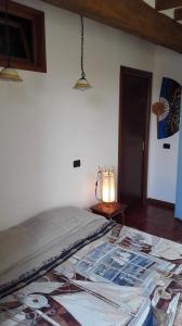 A bed or beds in a room at accogliente appartamento a Parma