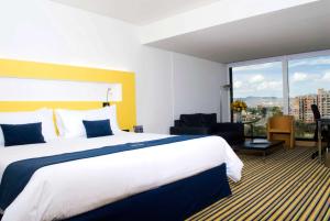 Wyndham Bogota客房内的一张或多张床位