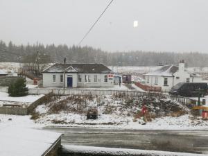 Dalwhinnie Old School Hostel v zimě
