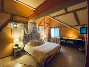 Le Chalet d'Etienne tesisinde bir odada yatak veya yataklar