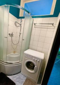 Kúpeľňa v ubytovaní Super SQUARE Metro x2 fast WiFi 55'TV Netflix HBO AppleTV+ AmazonTV + 25 fotografií