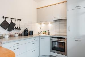 A kitchen or kitchenette at FaWa Apartments "Family"