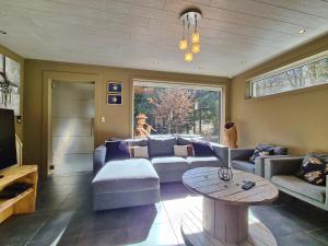 a living room with a couch and a table at Entre l'eau in Durbuy