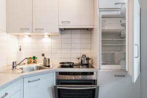 A kitchen or kitchenette at FaWa Apartments "Family"