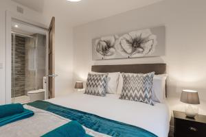 Кровать или кровати в номере Tannery Place - 3 Bedrooms Parking Wi-Fi Garden