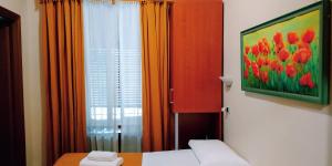 Łóżko lub łóżka w pokoju w obiekcie Hotel Everest