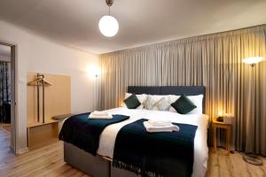 a bedroom with a large bed in a room at The Royal Foundation of St Katharine in London