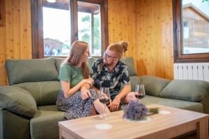 Clientes alojados en Aldea Los Odres - Cabañas de Madera de 1ª con Piscina Privada y BBQ en la puerta