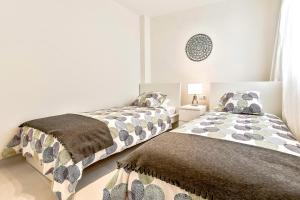 En eller flere senge i et værelse på Hortensia Suites Apartments ,Los Cristianos