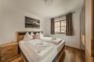 Posteľ alebo postele v izbe v ubytovaní Dachstein West Apartments