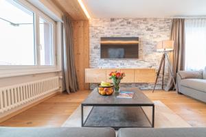TV a/nebo společenská místnost v ubytování Haus Mirador by Zermatt Premium Apartments