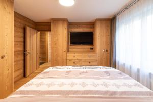 Postel nebo postele na pokoji v ubytování Haus Mirador by Zermatt Premium Apartments