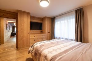 Postel nebo postele na pokoji v ubytování Haus Mirador by Zermatt Premium Apartments