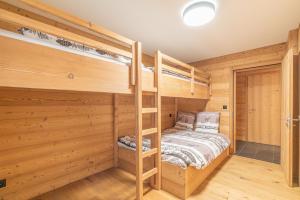 Postel nebo postele na pokoji v ubytování Haus Mirador by Zermatt Premium Apartments