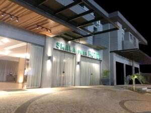 a building with a sign that reads steal the house at Skala Park Hotel in Sertãozinho