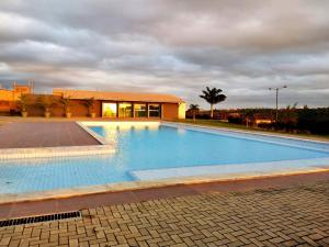 a large swimming pool in front of a building at Casa branca in Bananeiras