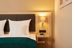 
A bed or beds in a room at Best Western Premier Alsterkrug Hotel
