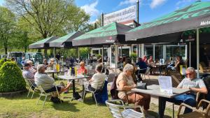 Majoituspaikan Chalet Drenthe ravintola tai vastaava paikka