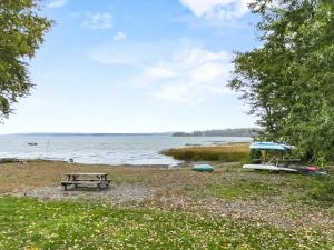 Causeway Cottage on Lake Champlain cabin