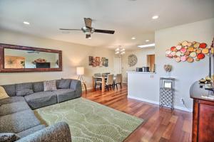 Posezení v ubytování Updated San Diego Home with Private Yard and Grill!
