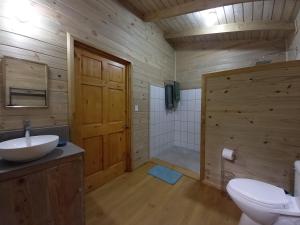 Koupelna v ubytování Cabinas Costa Tropicana + 36 fotografií