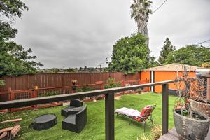 Zahrada ubytování Updated San Diego Home with Private Yard and Grill!
