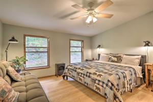 1 dormitorio con 1 cama y ventilador de techo en Port Jervis Home about 8 Acres with Mountain View!, en Port Jervis