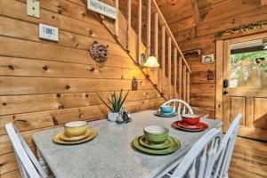 Cozy Pigeon Forge Cabin with Resort Amenities!