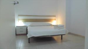 Postel nebo postele na pokoji v ubytování APARTAMENTO HABANERAS A 150M DEL MAR