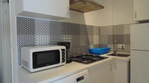 Kuchyň nebo kuchyňský kout v ubytování APARTAMENTO HABANERAS A 150M DEL MAR