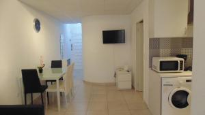 Kuchyň nebo kuchyňský kout v ubytování APARTAMENTO HABANERAS A 150M DEL MAR