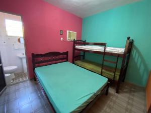 a room with two bunk beds and a bathroom at CASA inteira entre Guaratiba e Campo Grande, Rio de Janeiro, RJ - a 40 min da praia, próximo ao Estádio Miecimo da Silva e Park Shopping-Ideal para descanso, encontros, festa e lazer-3000 m2 in Rio de Janeiro +35 photos