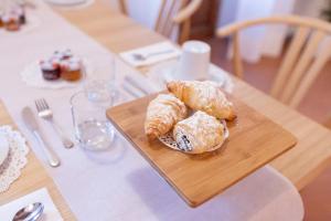Jedlo v ubytovaní bed & breakfast alebo blízkom okolí