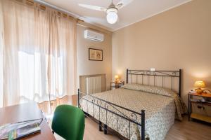 A bed or beds in a room at Hotel Trasimeno