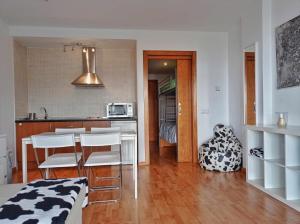 a kitchen and dining room with a table and chairs at ESTUDIO MARIPOSA in Sierra Nevada
