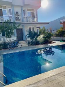 a blue swimming pool in front of a house at Villa Maleyna in Kemer
