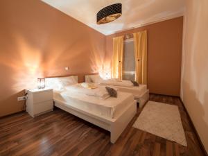 Posteľ alebo postele v izbe v ubytovaní Vila Bovec Sunrise apartment with balcony