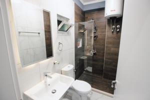 Bathroom sa Novs Hotel Rooms