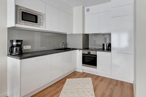 Kuchyňa alebo kuchynka v ubytovaní Wave Apartments - Powstańców Wielkopolskich