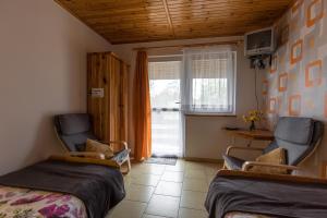 a room with two beds and a window and a table at Wypoczynek u Piotra z jacuzzi in Susiec