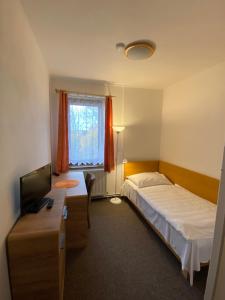 Postel nebo postele na pokoji v ubytování Hotel Bozi Dar - Excalibur