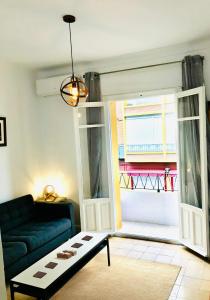 a living room with a couch and a coffee table at Bonito Apartamento a un paso del centro. in Seville