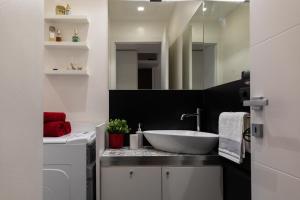 A bathroom at Dreamful Home - Arco della Pace Még 24 kép