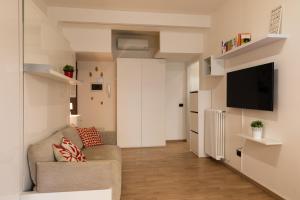 A television and/or entertainment centre at Dreamful Home - Arco della Pace