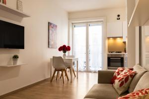 A kitchen or kitchenette at Dreamful Home - Arco della Pace