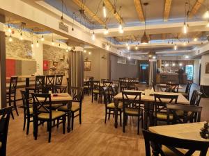 En restaurant eller et andet spisested på Lucky-Milmari resort