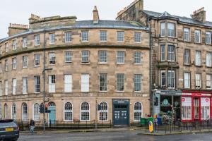 Gallery image of Huntly Street in Edinburgh