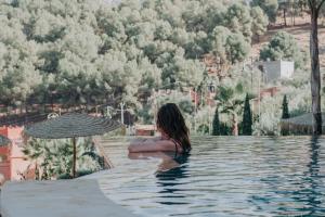 Bazén v ubytování Borj Des Cascades & Spa nebo v jeho okolí